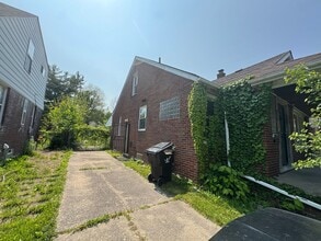 12060 Lansdowne St in Detroit, MI - Building Photo - Building Photo