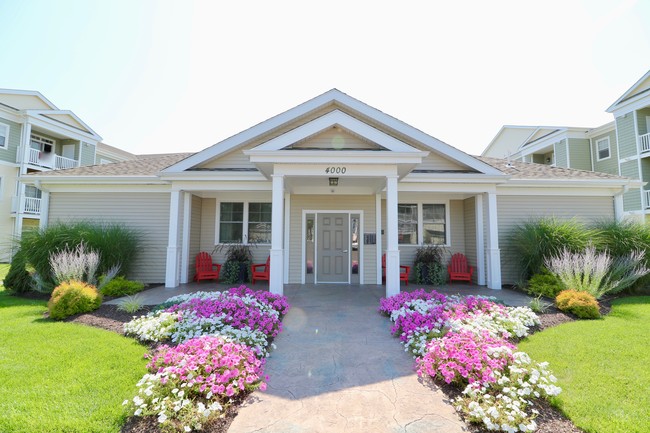 Broadleaf Boulevard Apartments in Manchester, CT - Building Photo - Building Photo