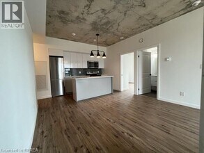 7 Erie Ave in Brantford, ON - Building Photo - Building Photo