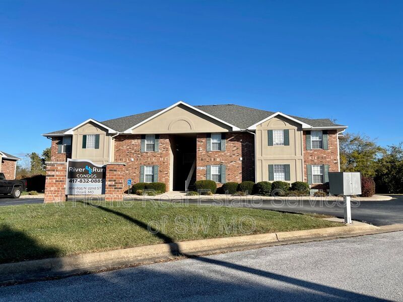 873 N 22nd St in Ozark, MO - Building Photo