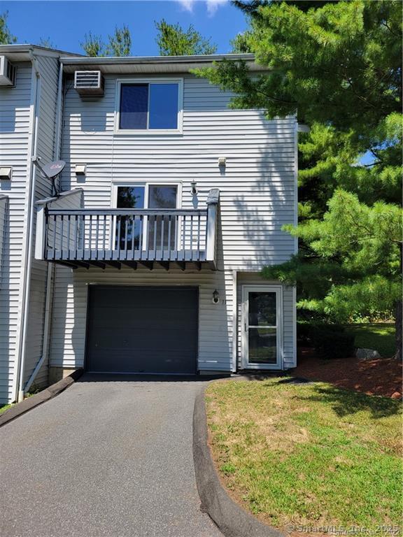 75 Coalpit Hill Rd in Danbury, CT - Foto de edificio - Building Photo