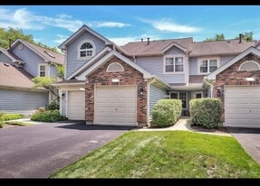 1056 Lakewood Cir in Carol Stream, IL - Building Photo