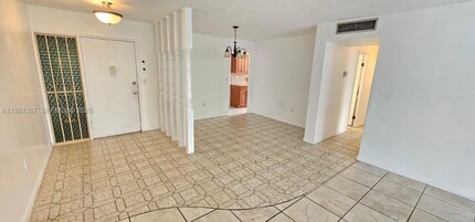 1670 NE 191st St in Miami, FL - Building Photo - Building Photo