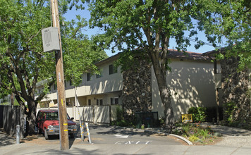 Laurel Glen Townhouse Apartments in Walnut Creek, CA - Building Photo - Building Photo