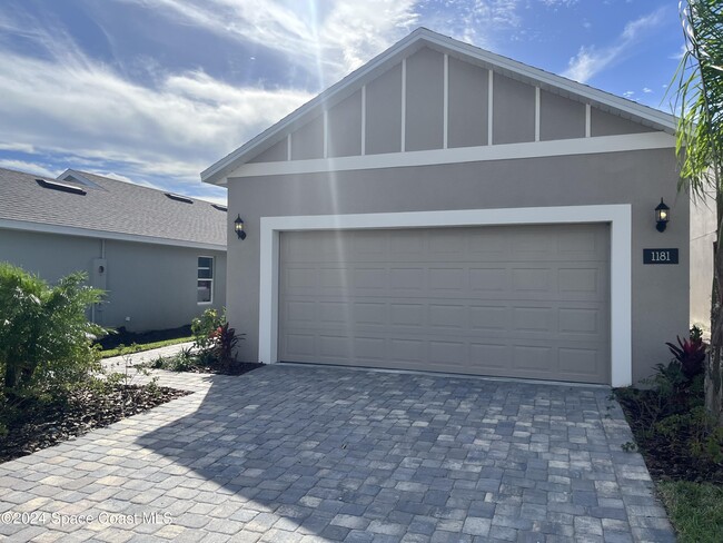 1181 Canfield Cir in Palm Bay, FL - Foto de edificio - Building Photo