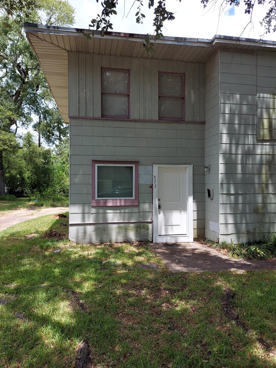 675 E Caston St in Beaumont, TX - Building Photo