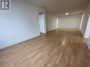 115 Omni Dr in Toronto, ON - Building Photo - Building Photo