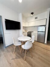 1320 Drexel Ave in Miami Beach, FL - Foto de edificio - Building Photo