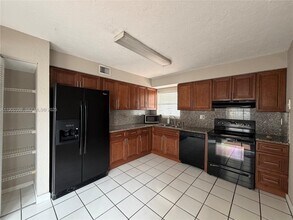 4515 SW 68th Court Cir, Unit 1 in Miami, FL - Building Photo - Building Photo