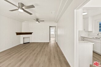 820 W 98th St in Los Angeles, CA - Building Photo - Building Photo