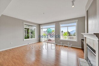 23120 SE Black Nugget Rd in Issaquah, WA - Building Photo - Building Photo