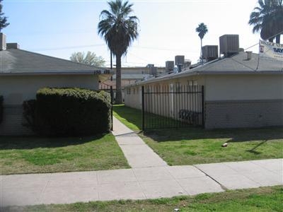 150-178 N Calaveras St in Fresno, CA - Building Photo - Building Photo