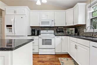 374 Gardiner Rd in Richmond, RI - Building Photo - Building Photo