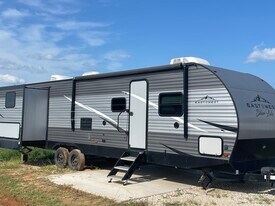 1016 Isa Wy in Tolar, TX - Building Photo