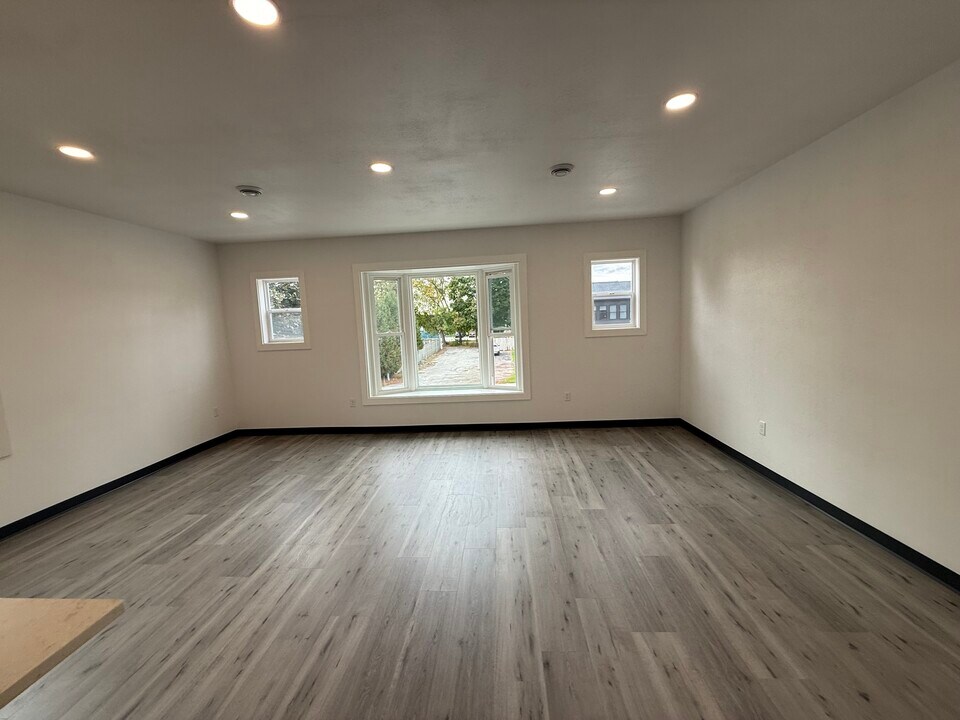 1325 N 8th St, Unit 1325 N. 8 in Sheboygan, WI - Foto de edificio