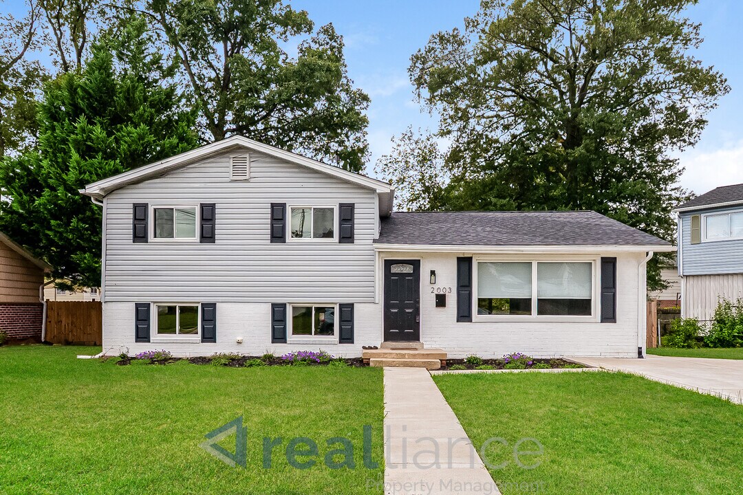 2003 Pelden Rd in Hyattsville, MD - Foto de edificio