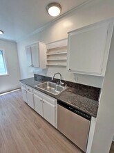 6100 Buckingham Pkwy, Unit 206 in Culver City, CA - Building Photo - Building Photo