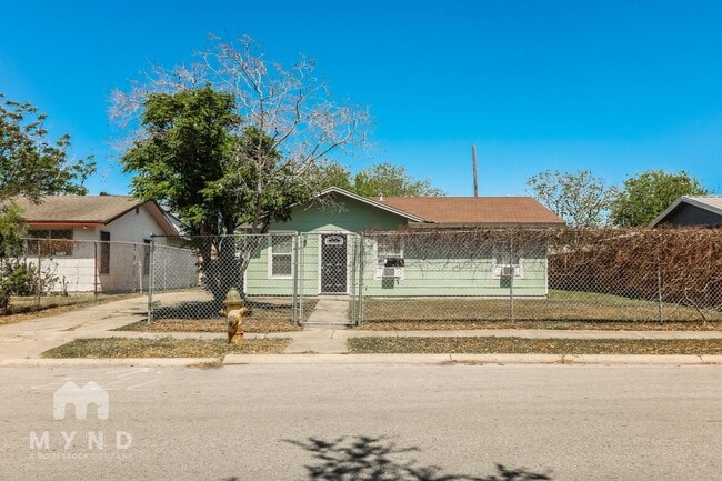 property at 1914 Roslyn St