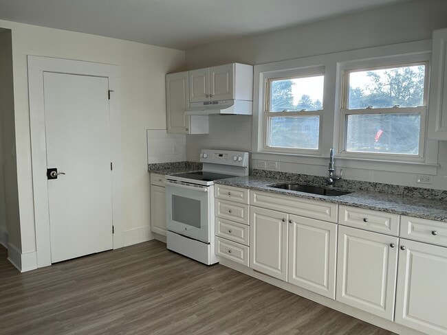 35 West St in Cromwell, CT - Foto de edificio - Building Photo