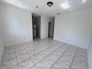10825 SW 86th St, Unit 5 in Miami, FL - Building Photo - Building Photo