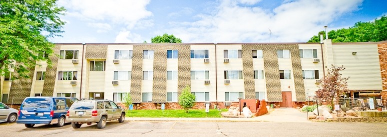 Kilkenny Court in Forest Lake, MN - Foto de edificio