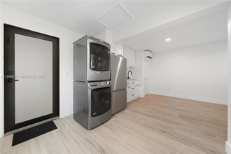 3101 SW 106th Ave, Unit Efficiency in Miami, FL - Building Photo - Building Photo
