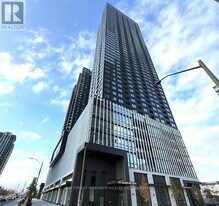 395 Square One Dr in Mississauga, ON - Building Photo