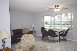 170 Horizon St E-Unit -202 in Boynton Beach, FL - Foto de edificio - Building Photo