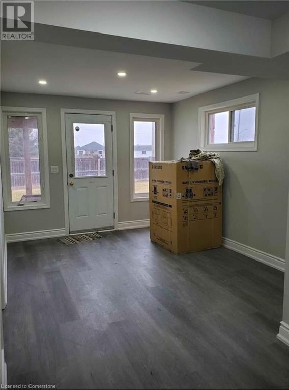 77 Iron Gate St in Kitchener, ON - Building Photo - Building Photo