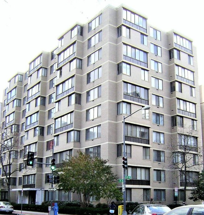 2030 F St NW in Washington, DC - Foto de edificio - Building Photo