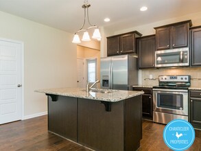 105 McDowell Pkwy in Clayton, NC - Foto de edificio - Building Photo