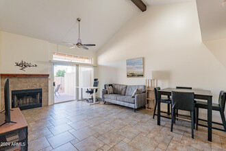 384 W Carmen St in Tempe, AZ - Foto de edificio - Building Photo