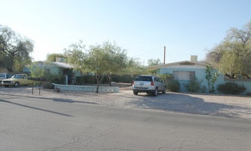 4067-4077 E Bellevue St in Tucson, AZ - Building Photo - Building Photo