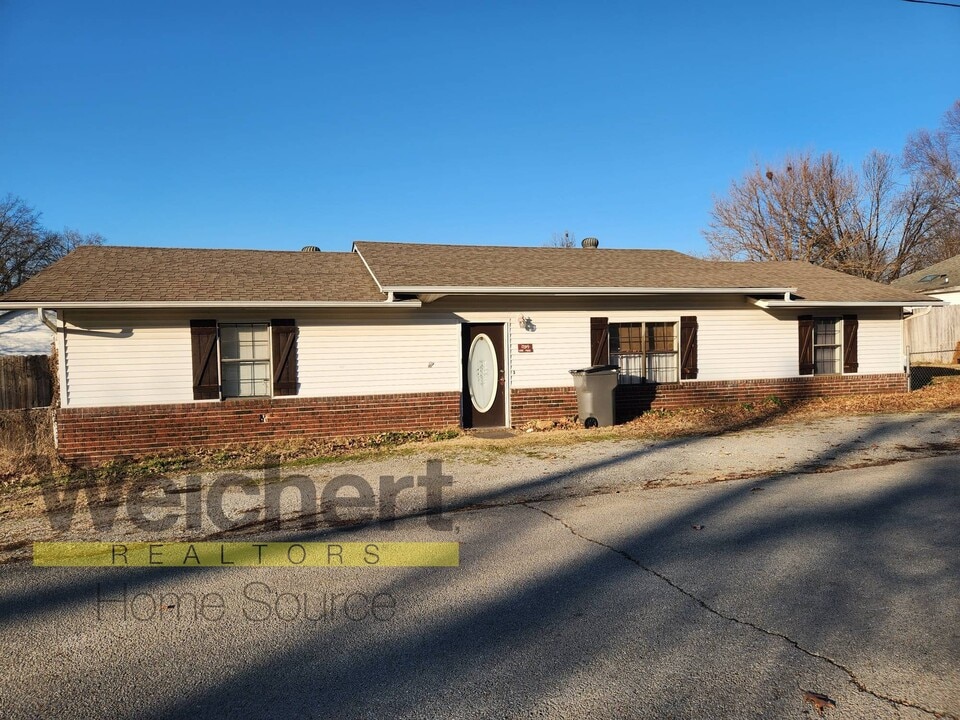 1209 W Main St in Paragould, AR - Foto de edificio