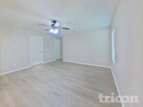 10122 Cerritos dr in Cut And Shoot, TX - Building Photo - Building Photo