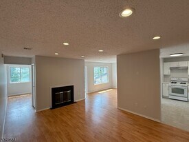 63 Perkins Dr in West Orange, NJ - Building Photo