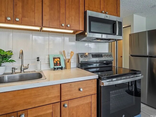 2211 Ala Wai Blvd, Unit 1614 in Honolulu, HI - Building Photo - Building Photo