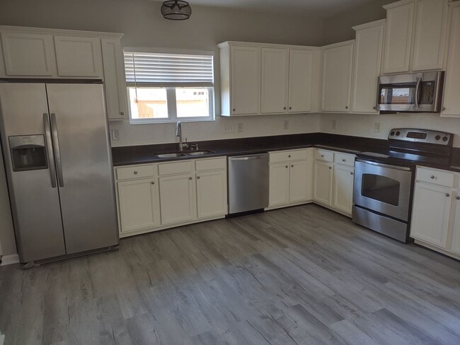 602 Walkens Woods Ln in Jacksonville, NC - Building Photo - Building Photo