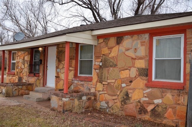 property at 4101 SE 11th St