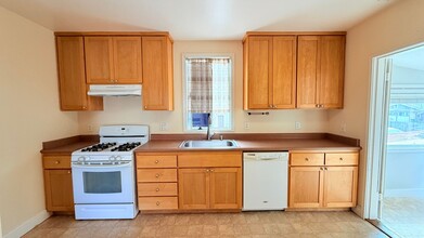 2426 Eagle Ave in Alameda, CA - Building Photo - Building Photo