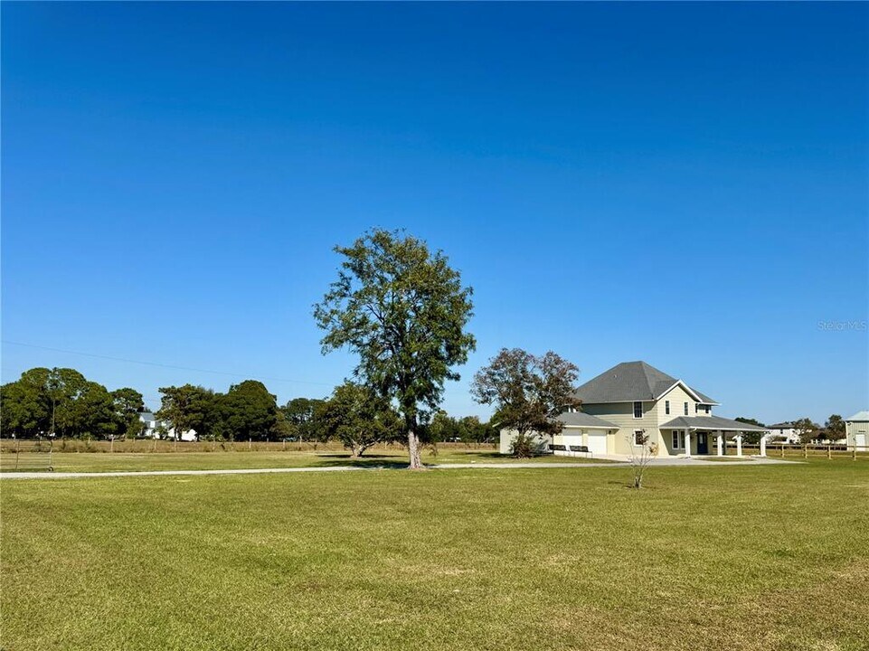 3233 Hickory Tree Rd in St. Cloud, FL - Building Photo