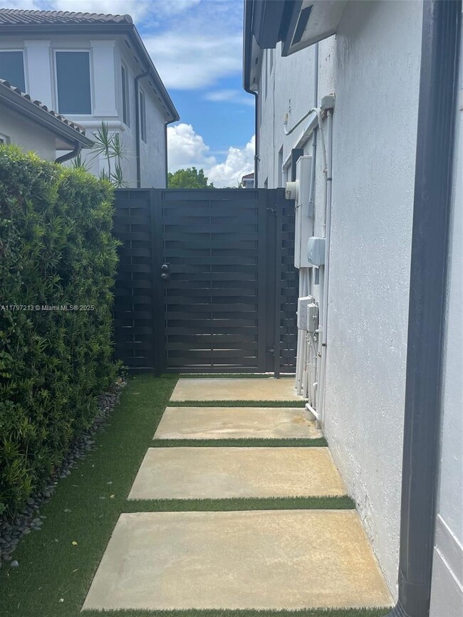 14992 SW 11th St in Miami, FL - Building Photo - Building Photo