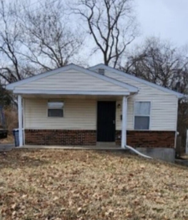 6161 Payne Ave in Ferguson, MO - Building Photo