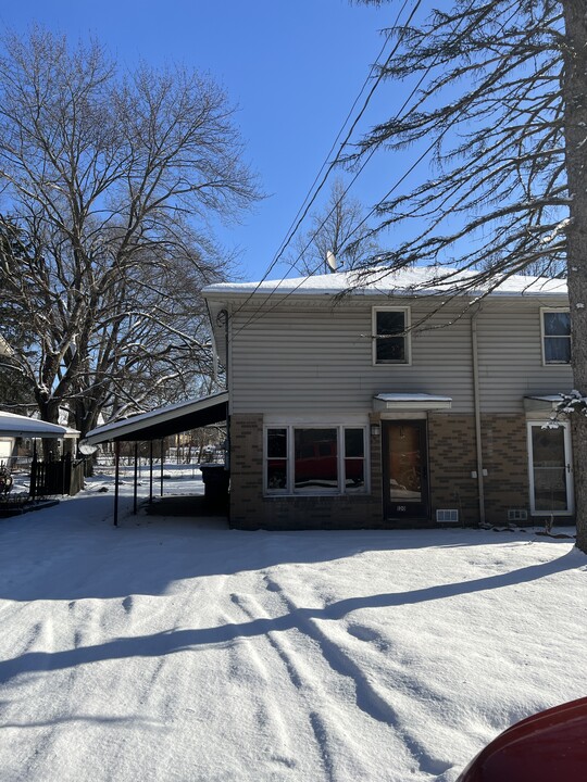 120 Homesite Ct in Elyria, OH - Foto de edificio