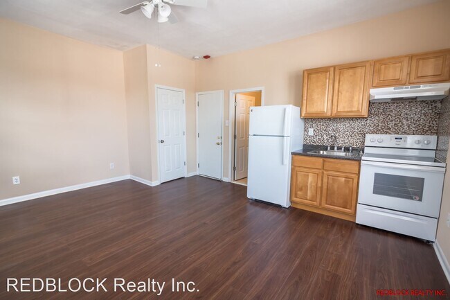 4910 E Cheltenham Ave in Philadelphia, PA - Building Photo - Building Photo