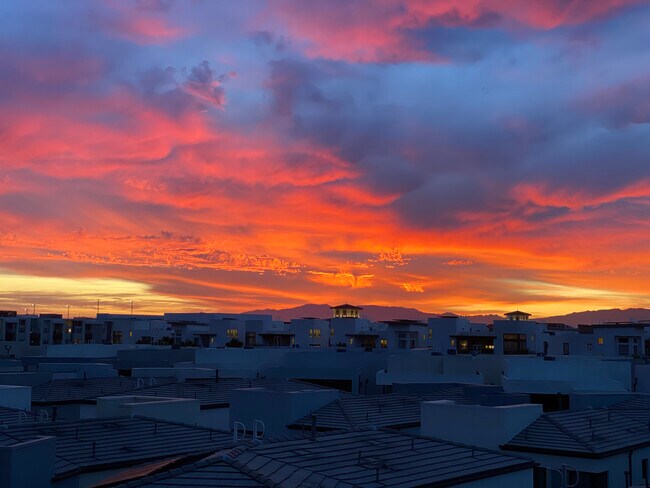 12655 Bluff Creek Dr, Unit 422 in Los Angeles, CA - Building Photo - Building Photo