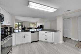 9833 Westview Dr in Coral Springs, FL - Building Photo - Building Photo