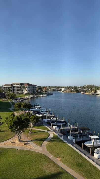 651 Seaview Ct in Marco Island, FL - Building Photo