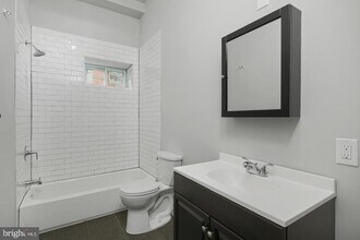 2327 Wharton St in Philadelphia, PA - Foto de edificio - Building Photo