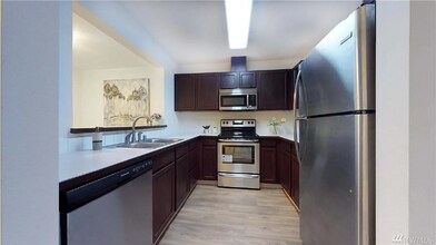 18501 SE Newport Way in Issaquah, WA - Building Photo - Building Photo
